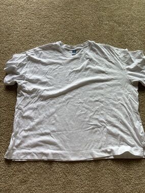 Old Navy White Short Sleeve Crewneck Tee